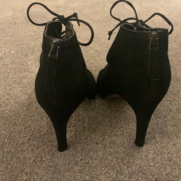 Black peeptoe heels - Picture 2 of 8